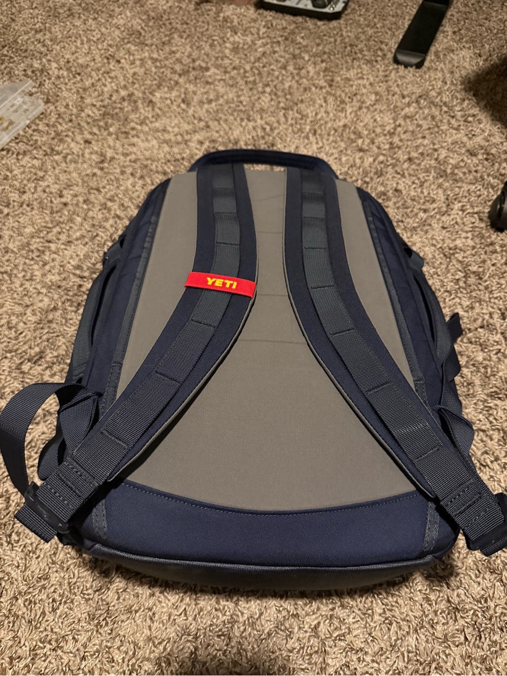 YETI x Red Bull 27l - Picture 2 of 2